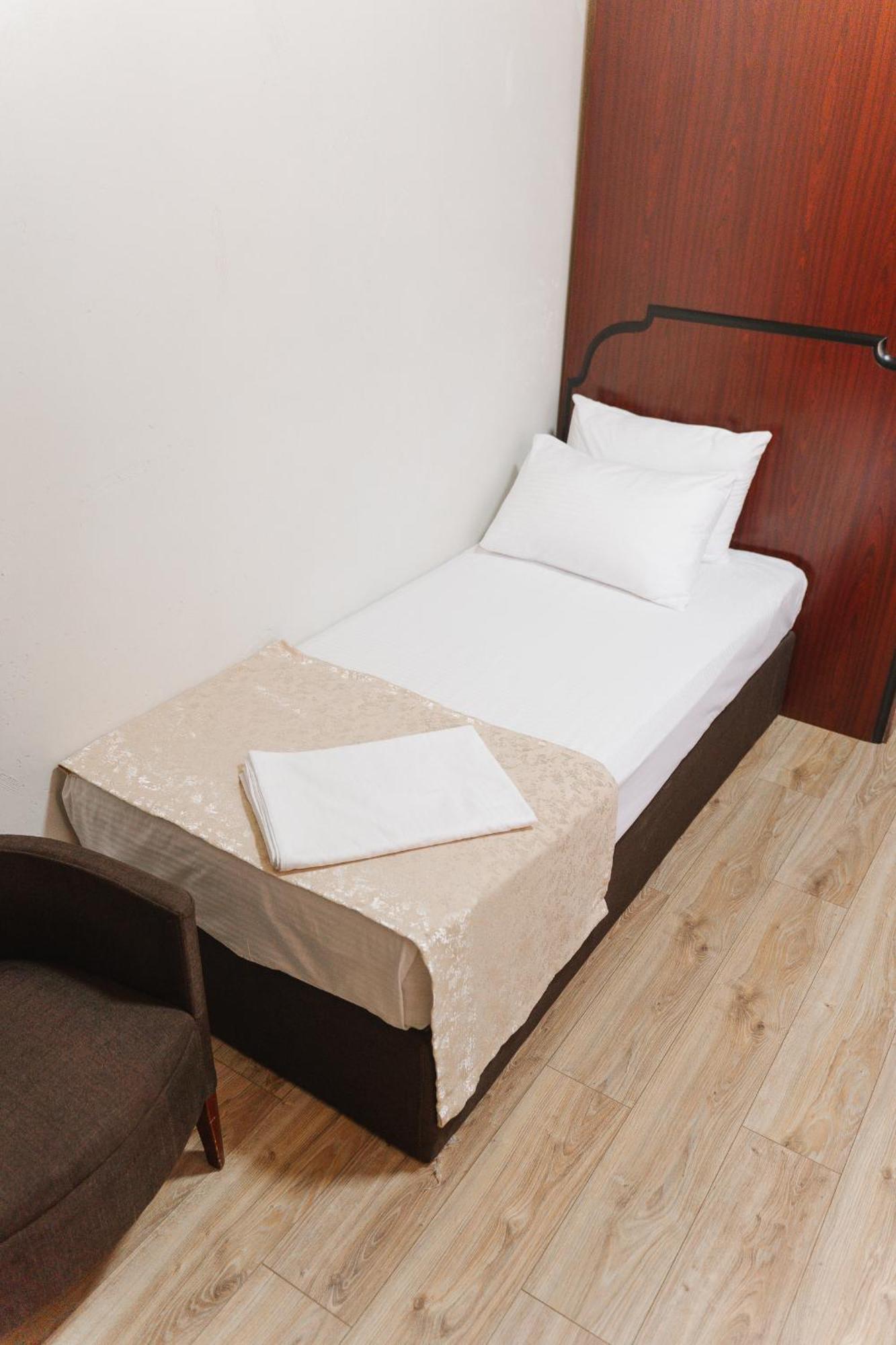 Hotel Bellagio Shymkent Esterno foto