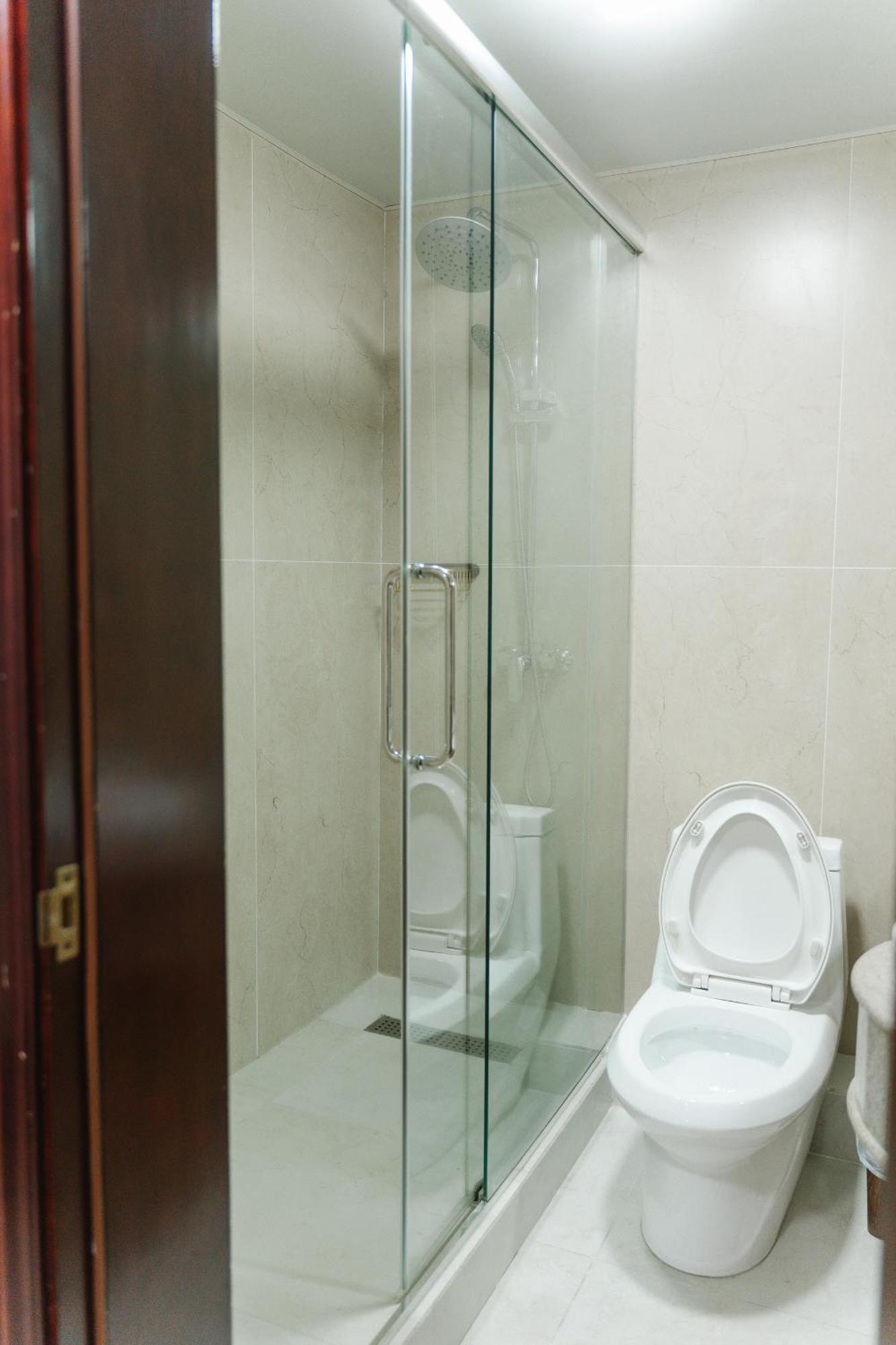 Hotel Bellagio Shymkent Esterno foto